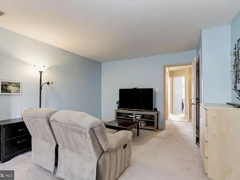 208 Goldsborough Dr — Photo 11
