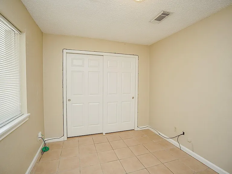 20143 Beechview Ln — Photo 23