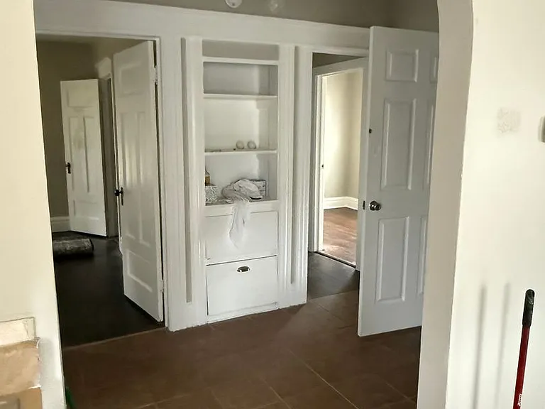 1132 Monroe Ave — Photo 3