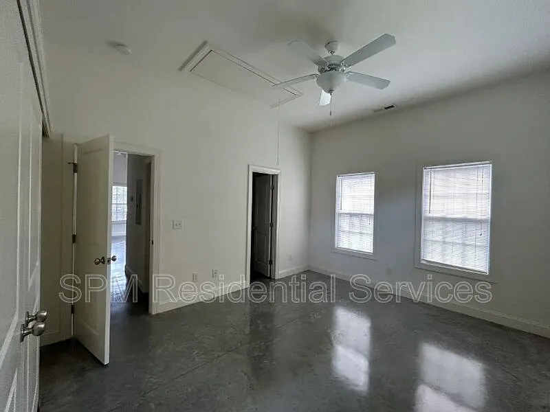 1 bed, 1.0 bath, 900 sqft, $1,295 — Photo 3