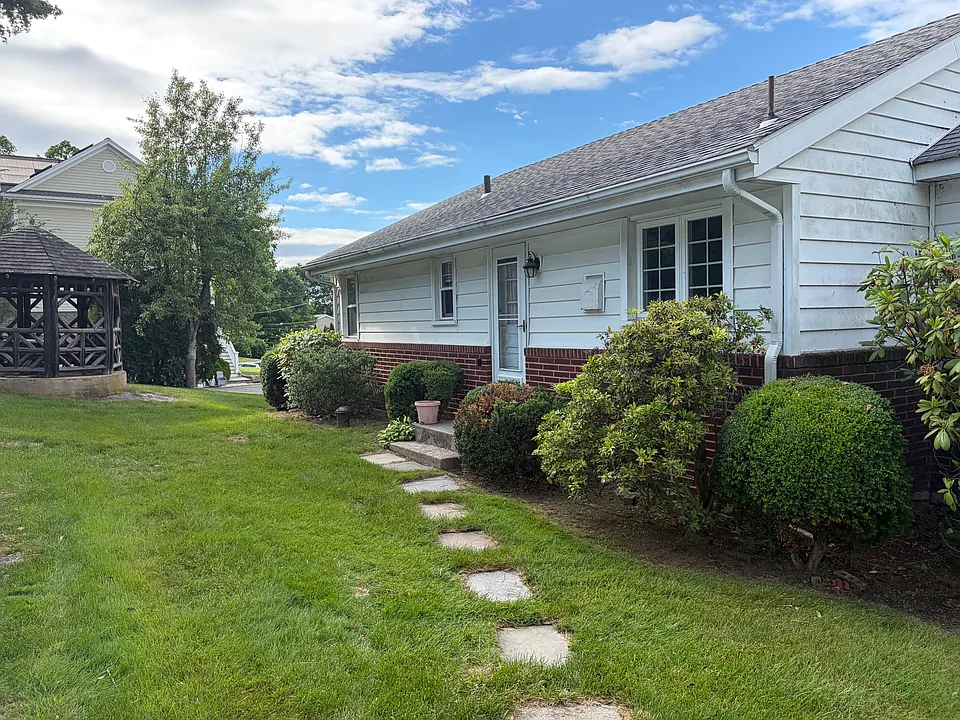 21 Senior Ave
