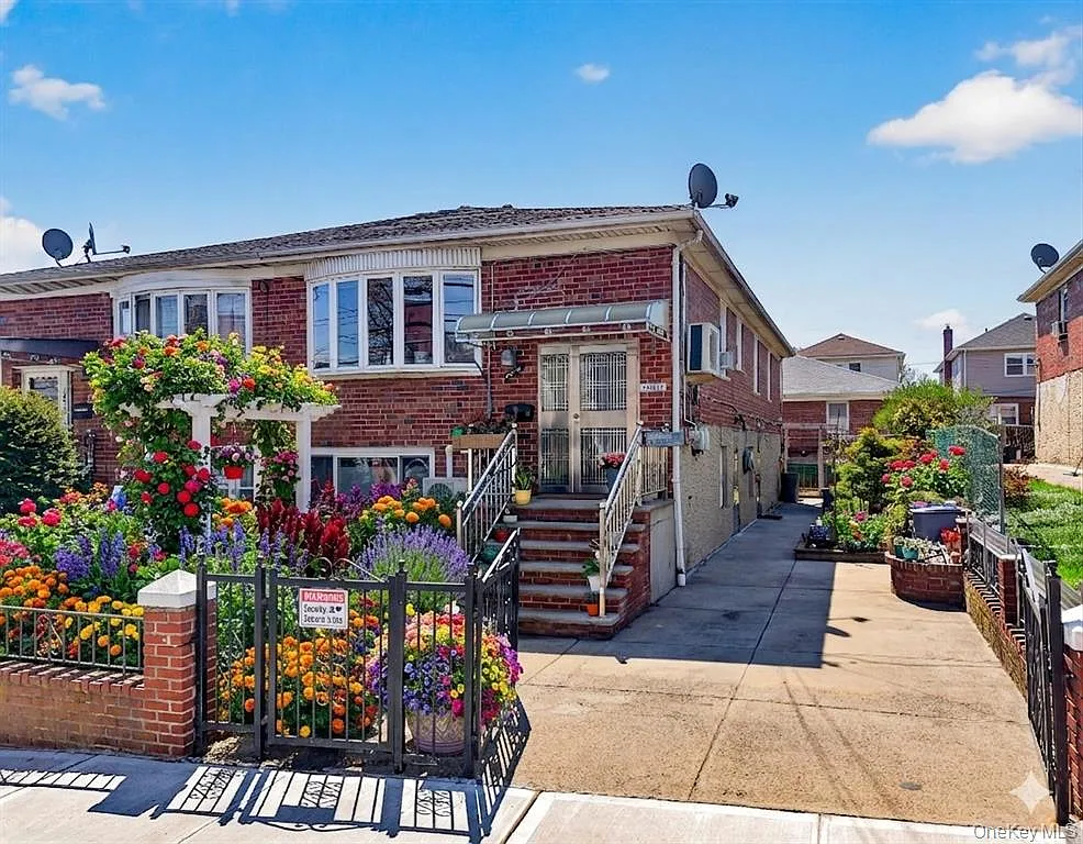 3 bed, 1050 sqft, $3,200 — Photo 1