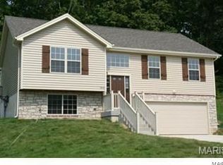 1011 San Luis Dr, Fenton, MO 63026