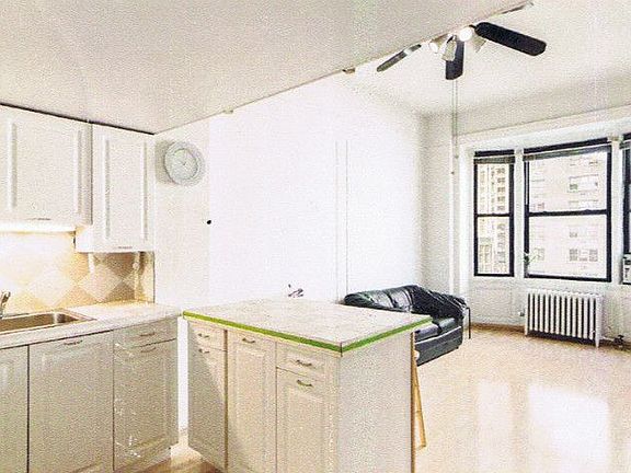 2nd image of 140 W 69th St APT 72C