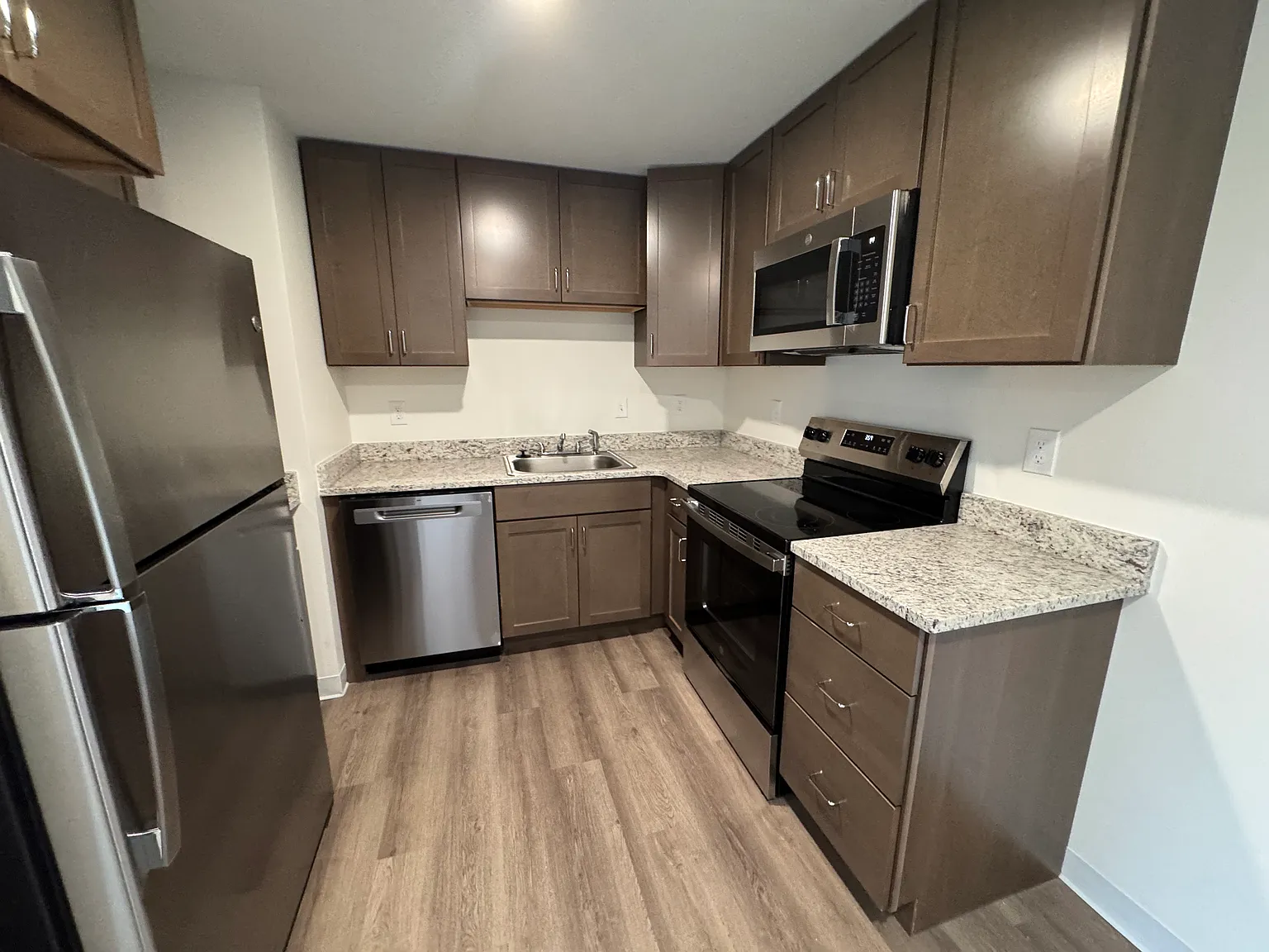 1731 Washington St — Photo 2