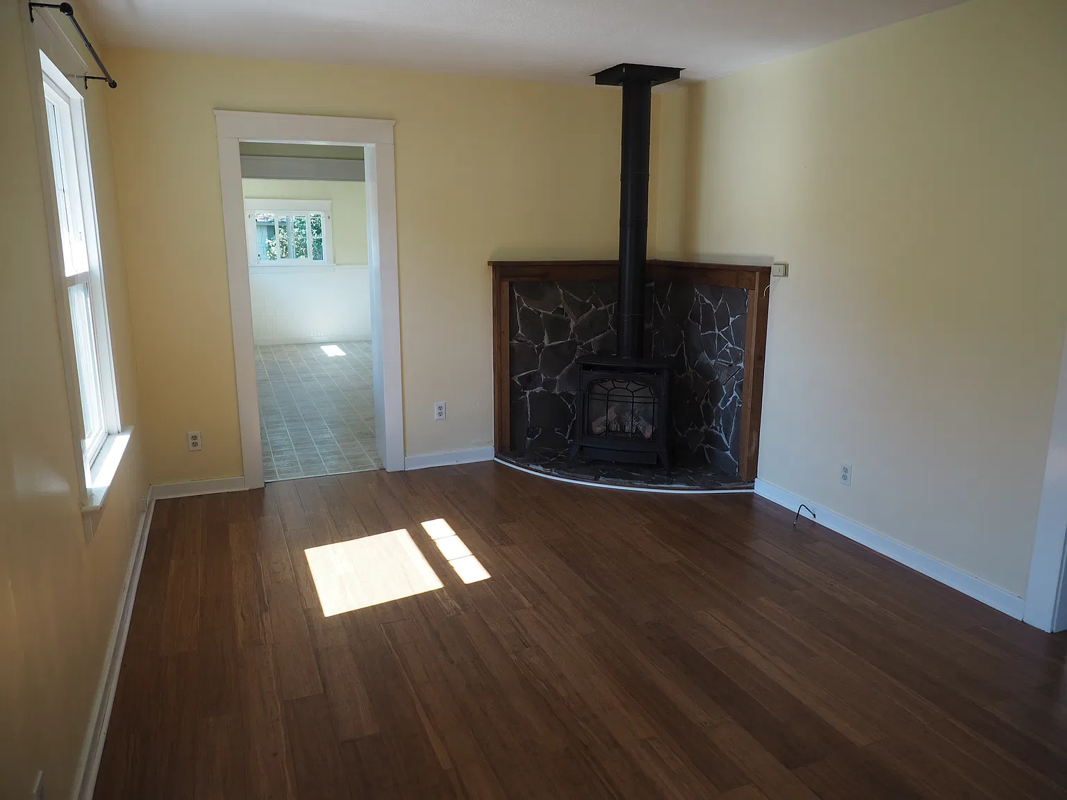 2 bed, 934 sqft, $2,400 — Photo 2
