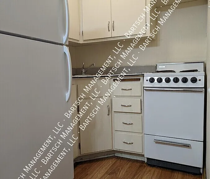3240 S 49th St #8 — Photo 2