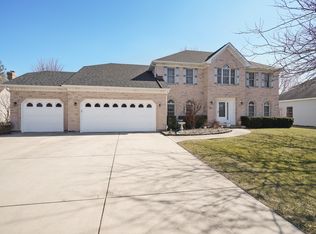 10 Mossfield Ct, Sugar Grove, IL 60554