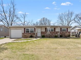 490 Jana Dr, Florissant, MO 63031