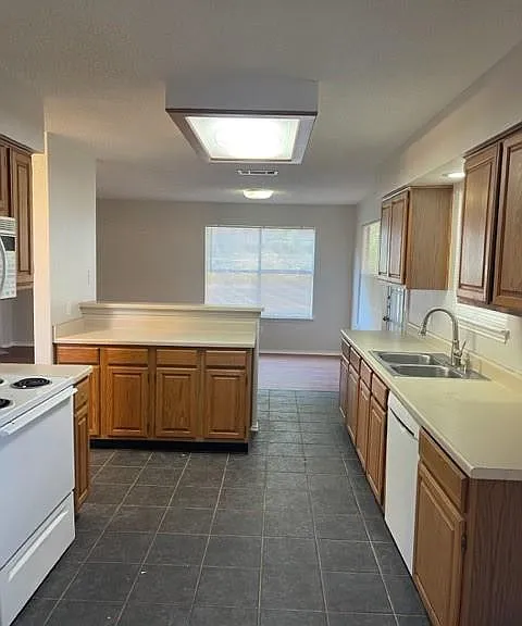 7304 Potters Trl — Photo 6