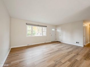 11 Thorntree Ln, Lake Bluff, IL 60044