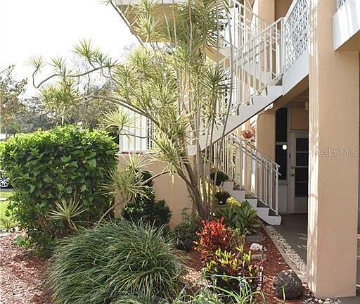 4th image of 445 32nd Ave N APT 302-303