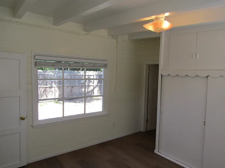 404 E Locust Ave — Photo 21
