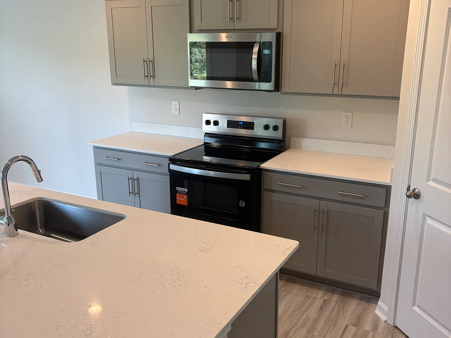 3 bed, 1749 sqft, $2,050 — Photo 3