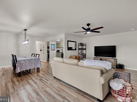 4th image of 1633 Edgewood Pl APT 201