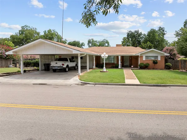 702 S 3rd St, Davis, OK 73030