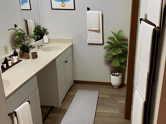 3rd image of 1011 5th Ave S #103
