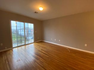 440 S 19th St #2A, Newark, NJ 07103