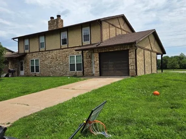 316-318-318 Campus Dr, Belleville, IL 62221