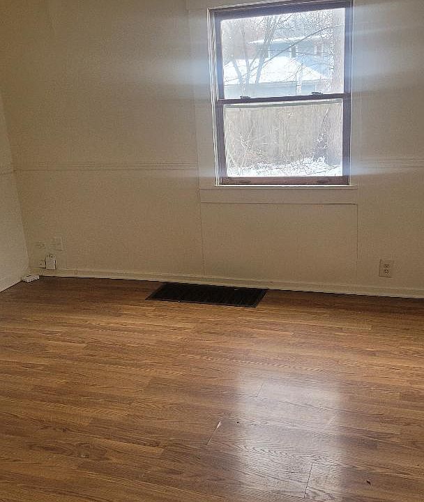 2nd image of 220 Smith Ave #222