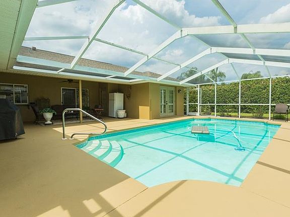 4th image of 318 Echo Pines Way