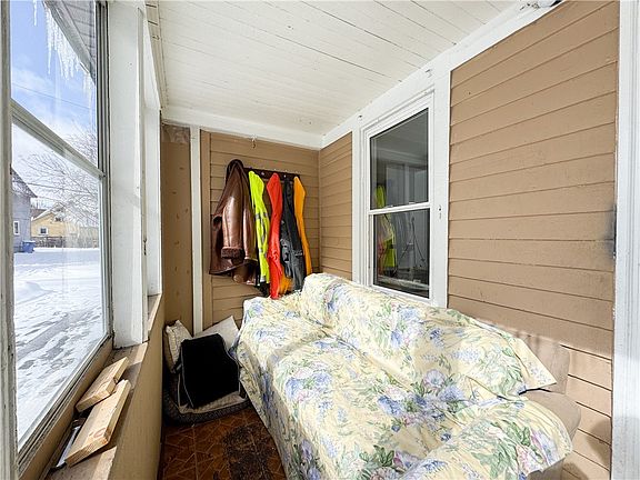 3rd image of 64 Murray St