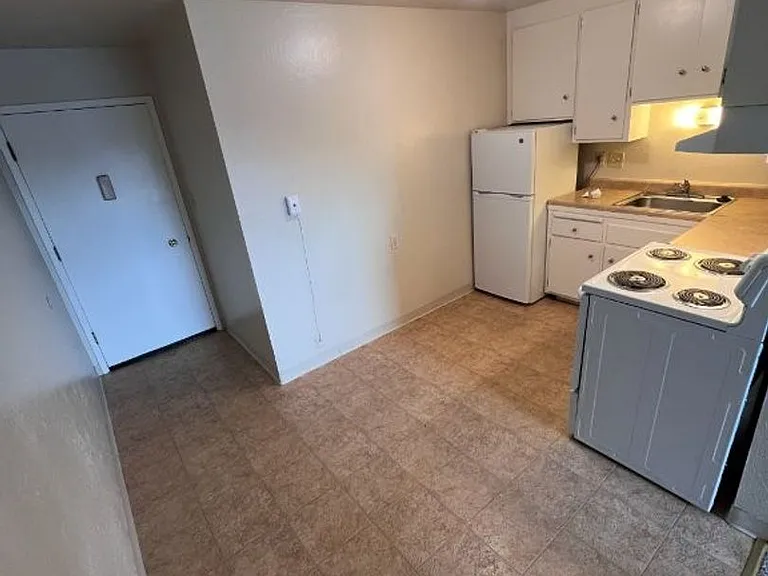 586 Berry Ave — Photo 6