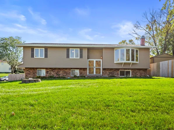 15418 Pheasant Dr, Council Bluffs, IA 51503