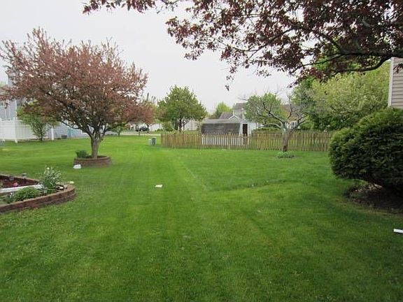 4th image of 2420 Aspen Dr