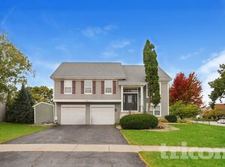 101 Stillwater Ct, Aurora, IL
