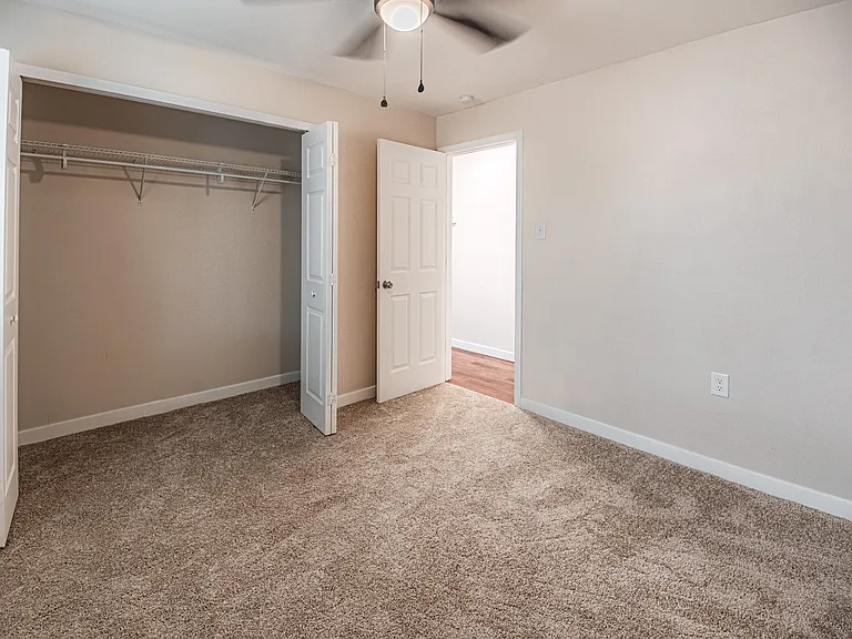 1333 E 14th St — Photo 15