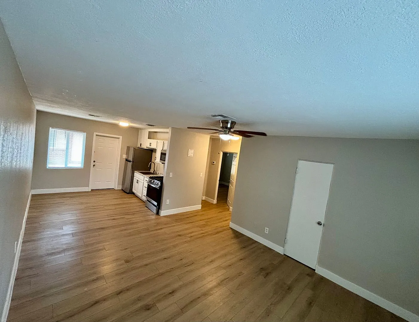 Remodeled 2BD/1BA Unit in a 4-Plex near 15th Ave & Indian School in Phoenix — Photo 2