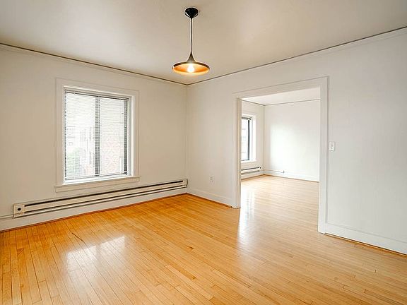 5th image of 845 Bellevue Pl E APT 302