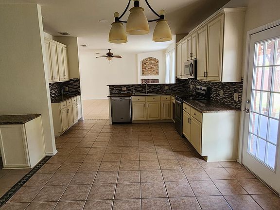5th image of 2341 Magnolia Dr