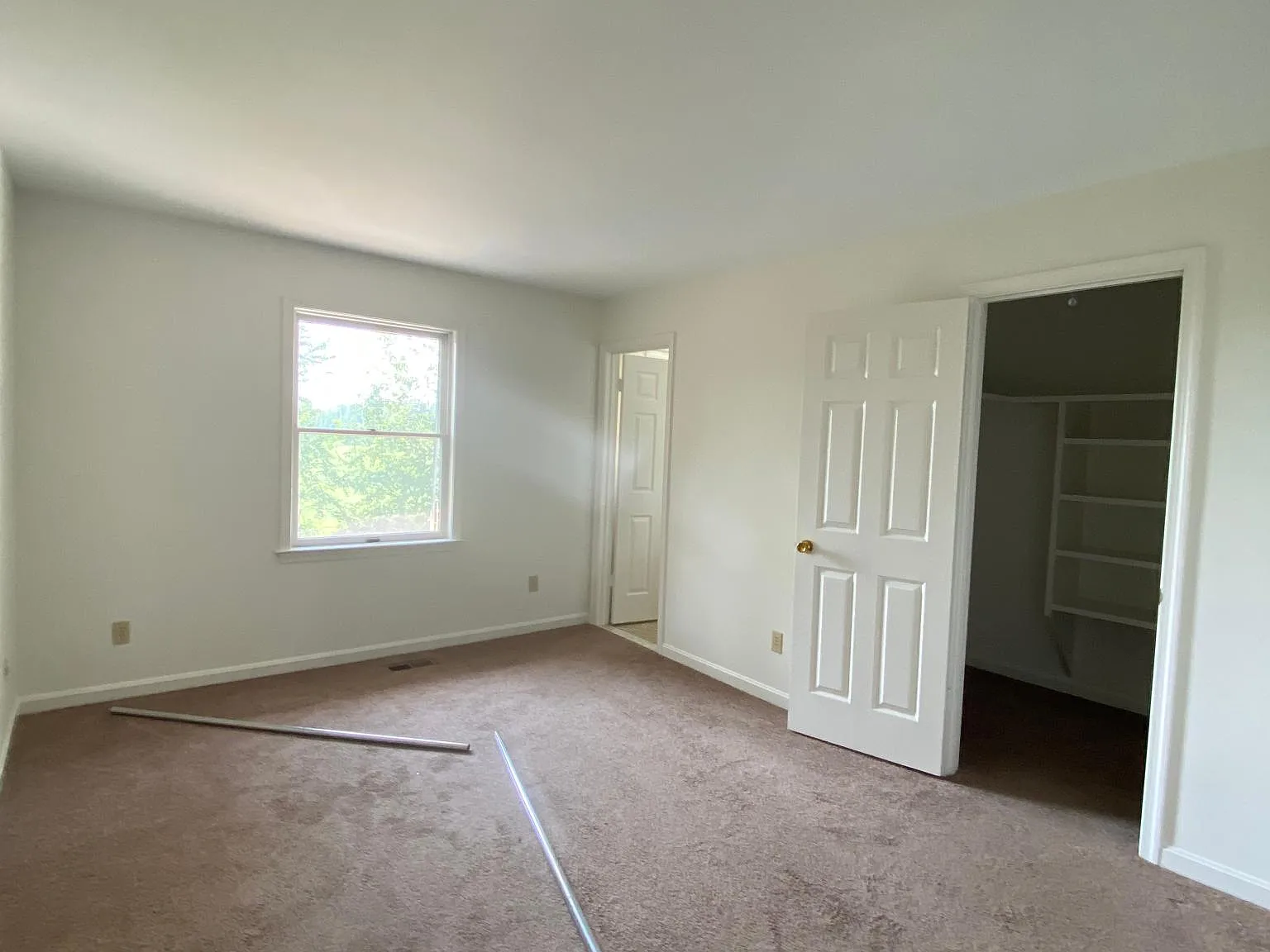 3 bed, 3600 sqft, $3,500 — Photo 3