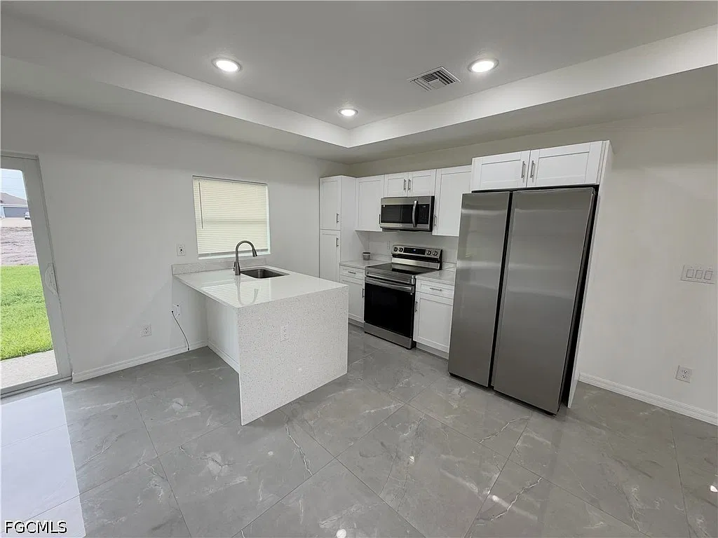 3 bed, 2.0 bath, 1225 sqft, $1,850 — Photo 2