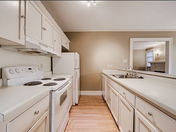 2nd image of 511 Rock St #7