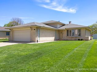 3433 Drover Ln, Darien, IL 60561