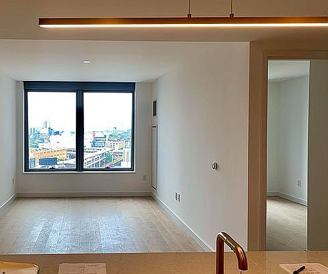 4th image of 3 Court Sq #1507A