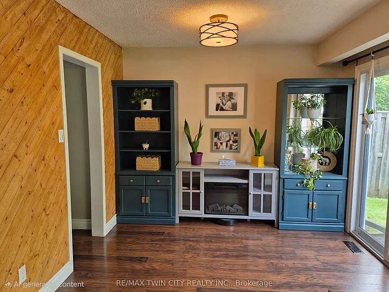 384 Pioneer Dr — Photo 8