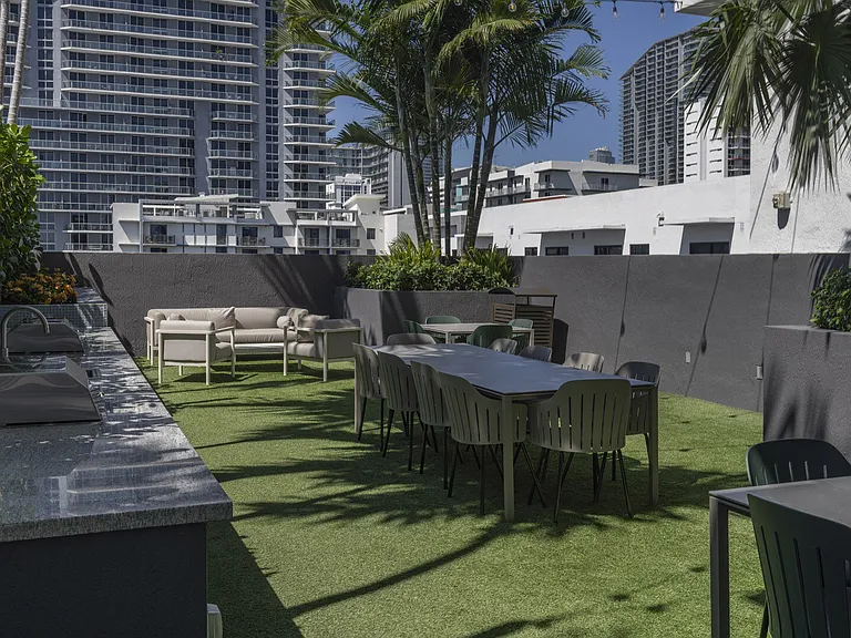 Maizon Brickell — Photo 36