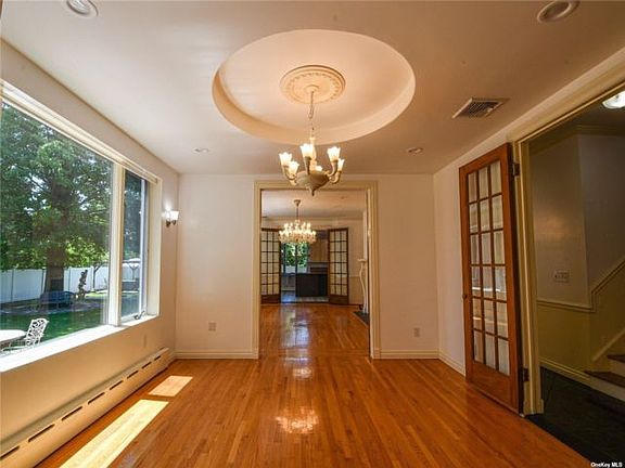 5th image of 15 Woodmere Blvd