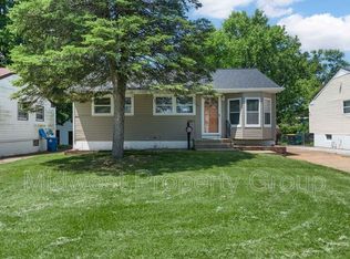10515 Prestwick Dr, Saint Louis, MO 63137