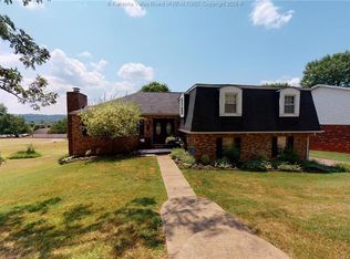 610 Fitzhugh St, Ravenswood, WV