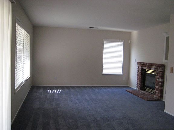 Large Family Rm W/Fireplace