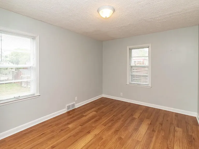 1413 Lake St NE — Photo 6