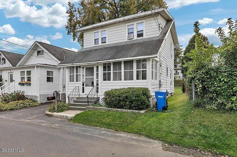 3rd image of 96 Hazelhurst Avenue