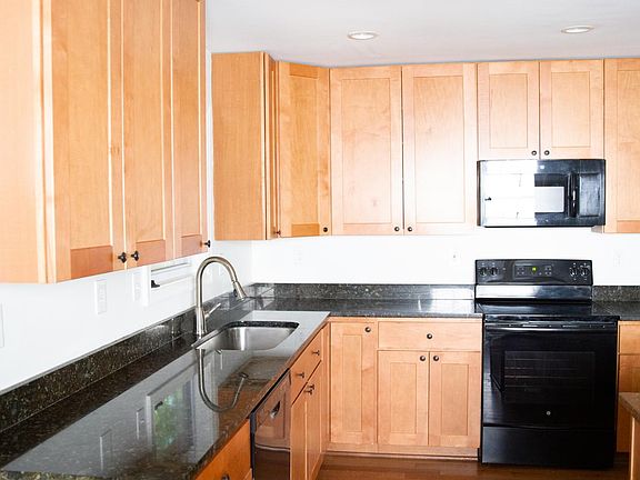 3rd image of 489 Eastwood Ct