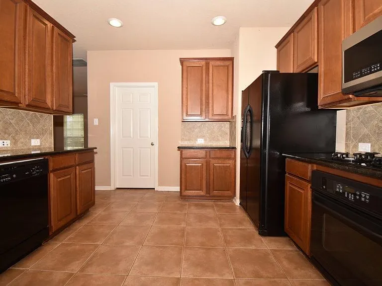 7027 Crockett Ridge Dr — Photo 3
