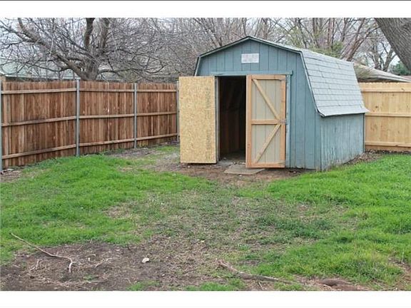 4th image of 1602 Rosewood Ln